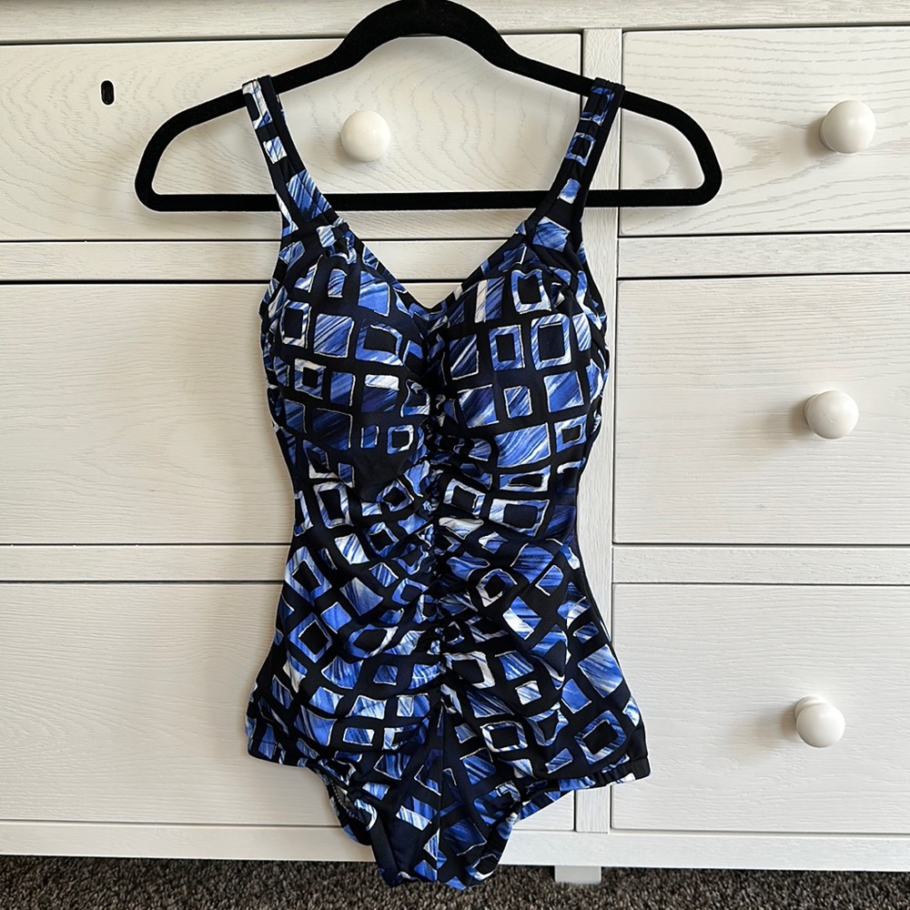 MiracleSuit One piece Sliming Swimsuit Size 10